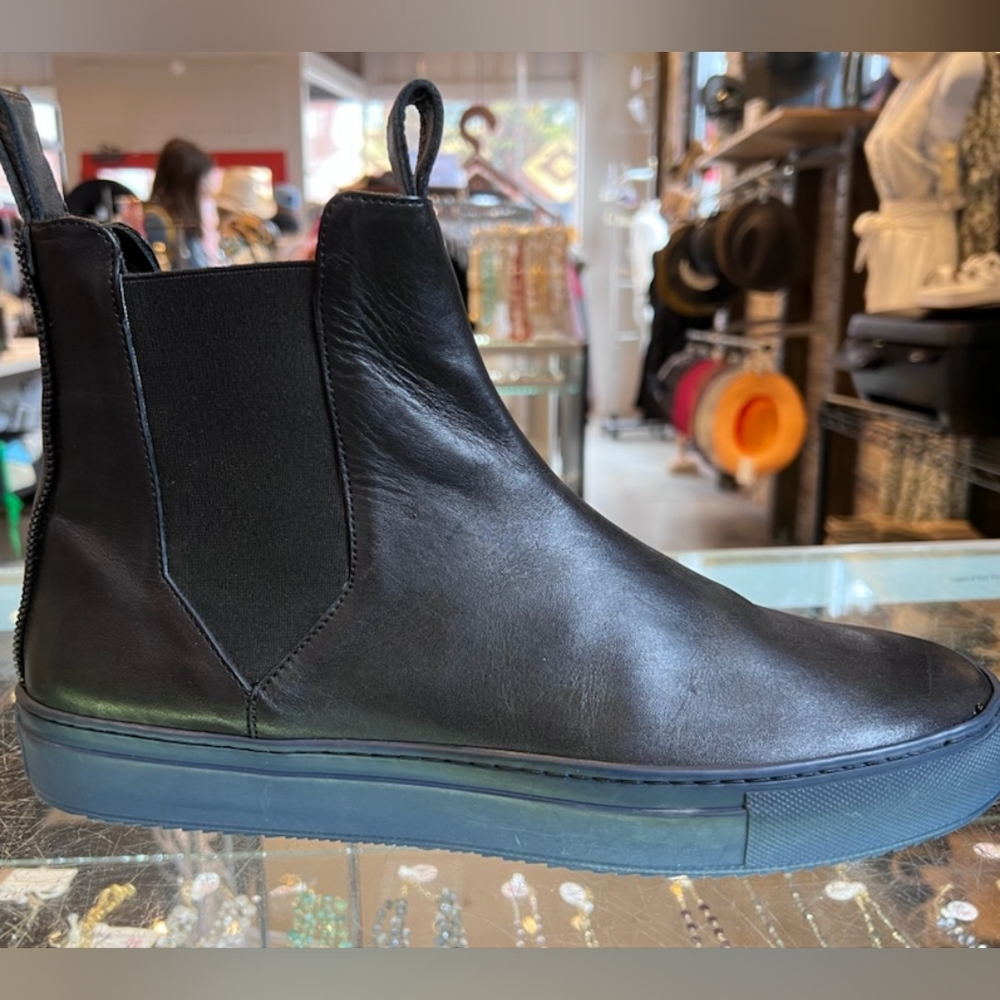 NIB Uri Minkoff $278 boots